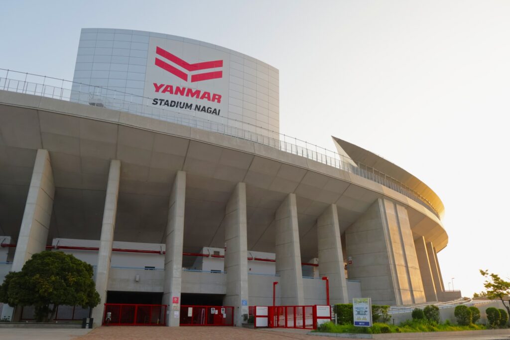 Sân vận động Yanmar Nagai nhìn từ bên ngoài