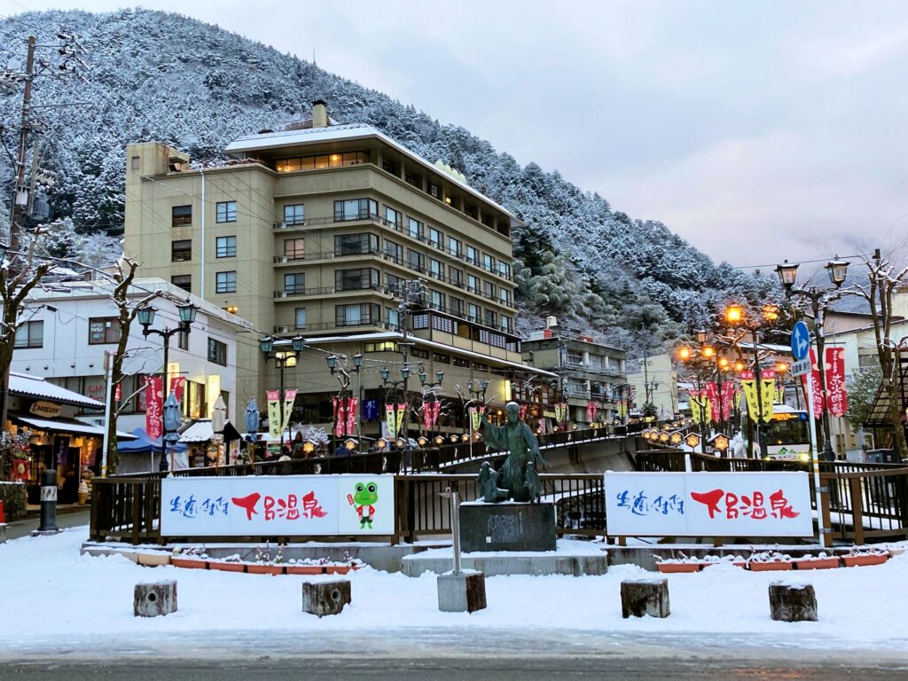 Gero Onsen mùa đông – tắm suối nhìn tuyết