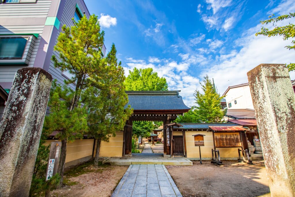 Chùa Hida Kokubunji và cây bạch quả nghìn năm
