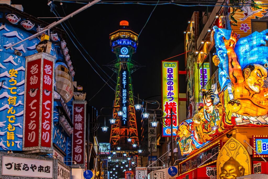 Khu Shinsekai nhộn nhịp với tháp Tsutenkaku