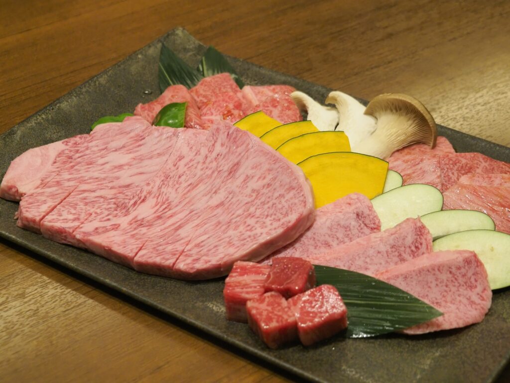 Món thịt bò Hida nướng lá hoba đặc sản Gifu